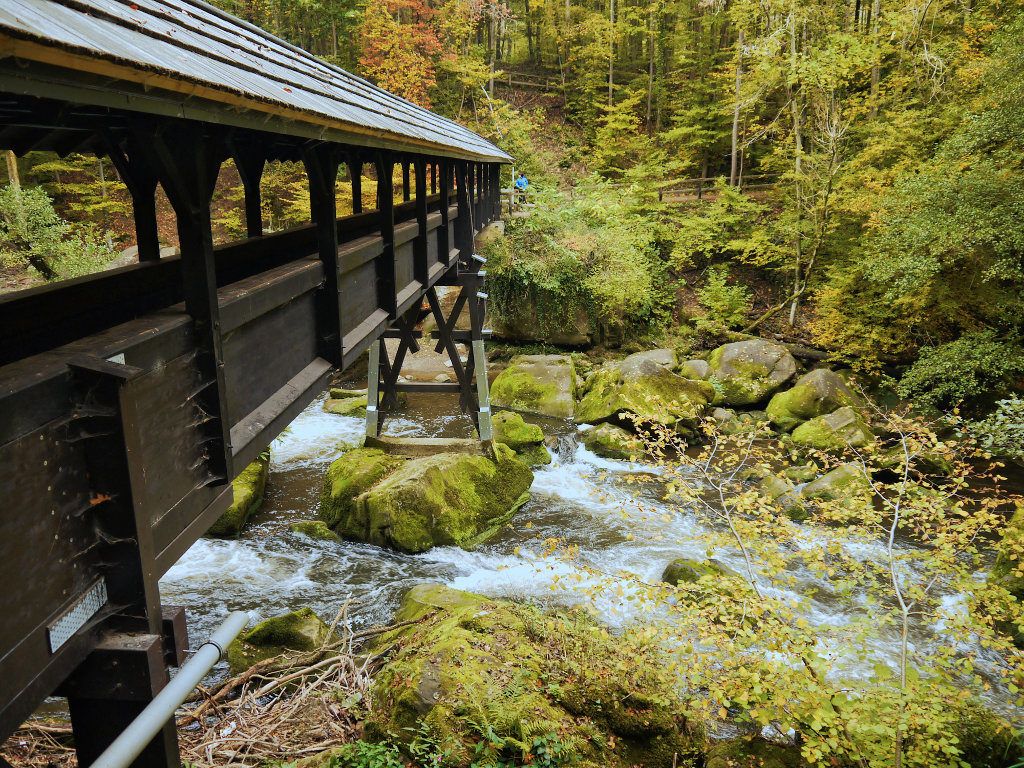 Holzbrücke an den Irreler Wasserfällen