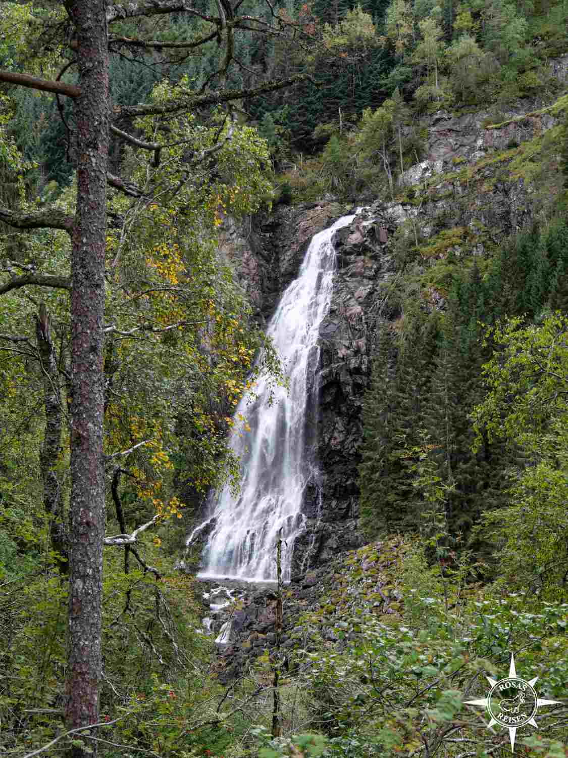 Wasserfaelle-Suednorwegen-Espelandsfossen