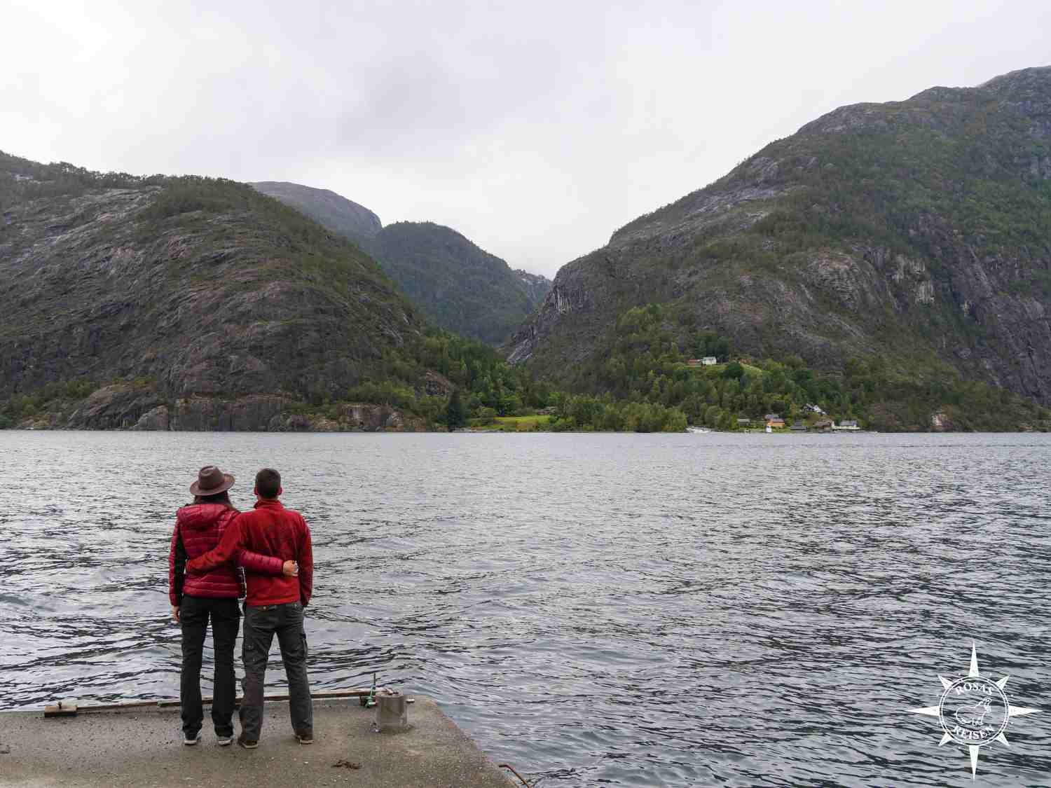 Wasserfaelle-Suednorwegen-Fjord-Aussicht-Langfossen