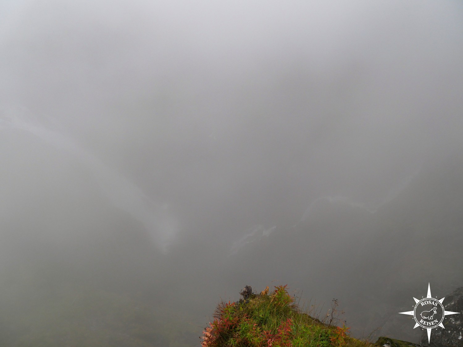 Wasserfaelle-Suednorwegen-Voringsfossen-Nebel