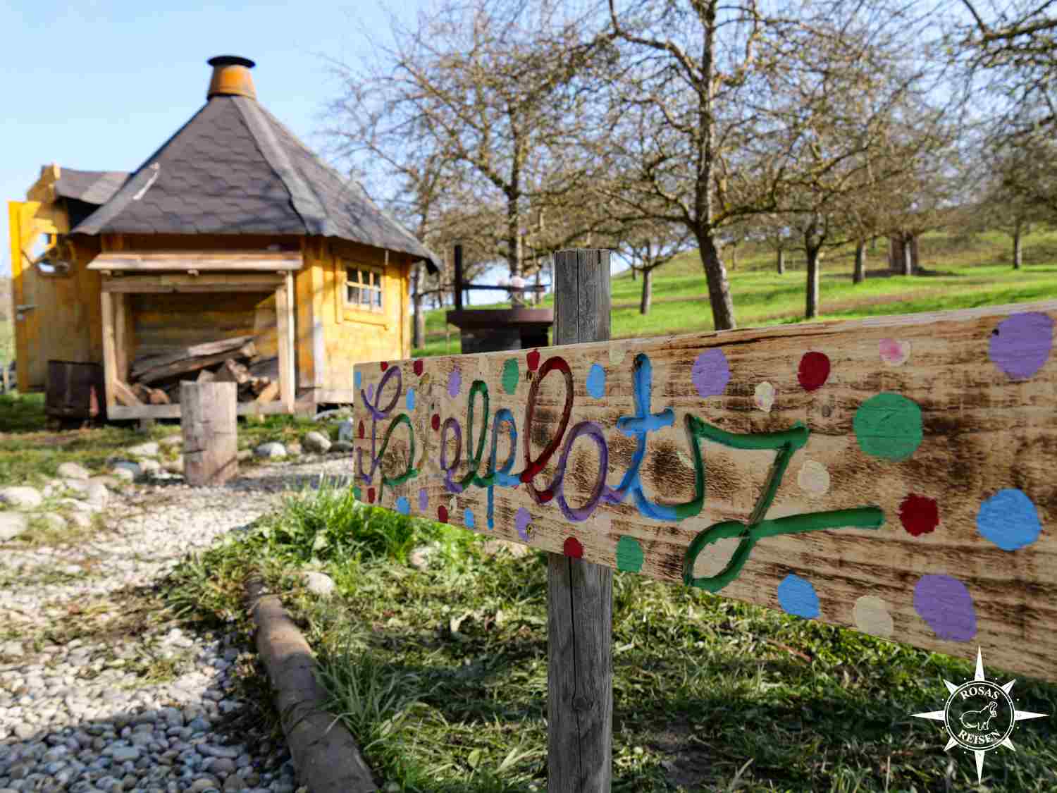 Dachzelt-Dorf-Deggenhausertal-Spielplatz-Huette