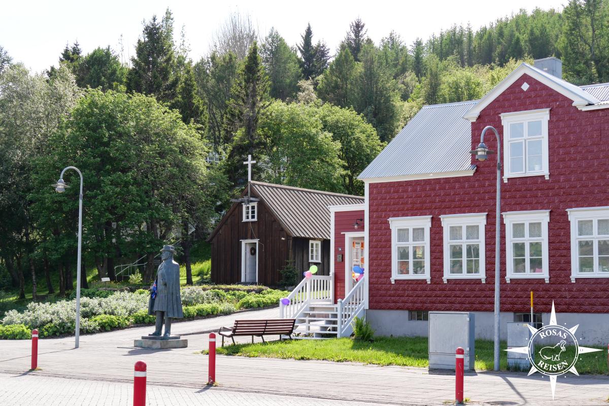 Roadtrip-Island-Akureyri-Tipps-rotes-Haus