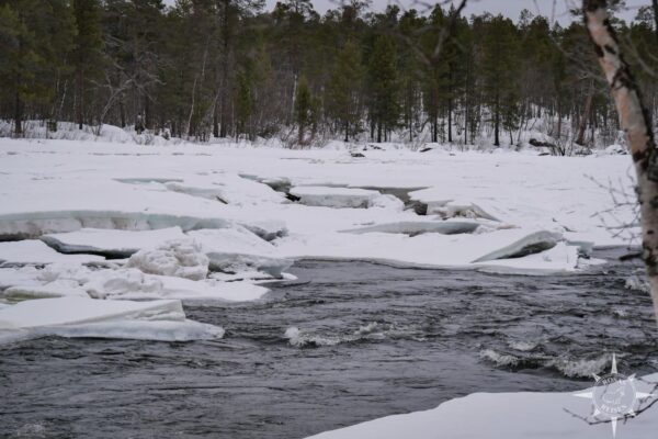 Rosas-Reisen-Finnland-Klimawandel-Erwaermung-Fluss-taut